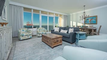 Condo, 2 Bedrooms | Living area