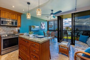 Condo, 1 habitación | Cocina privada | Refrigerador, horno, parrilla de estufa y cafetera y tetera