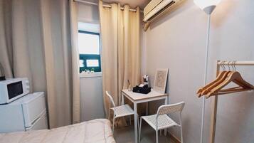 Business Double Room, 1 Double Bed, Non Smoking, Refrigerator & Microwave | 1 bedroom, individually decorated, desk, laptop workspace