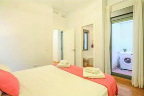2 Schlafzimmer, Schreibtisch, schallisolierte Zimmer