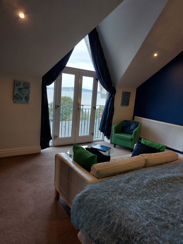 Quarto casal ou duplo executivo (5 B) | Escrivaninha, ferros/tábuas de passar roupa, Wi-Fi de cortesia