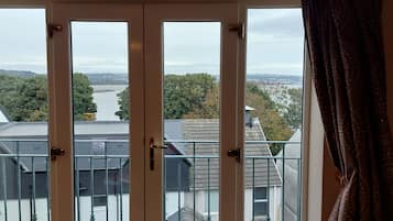 Bureau, fer et planche à repasser, Wi-Fi gratuit