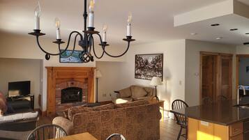 Smart-tv och eldstad