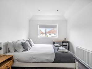 4 bedrooms, iron/ironing board, free WiFi, bed sheets