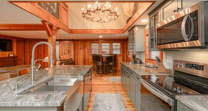 Cozy Secluded Cabin Retreat 30Ac. Horse & Pony Ranch with Pool • River & Trails