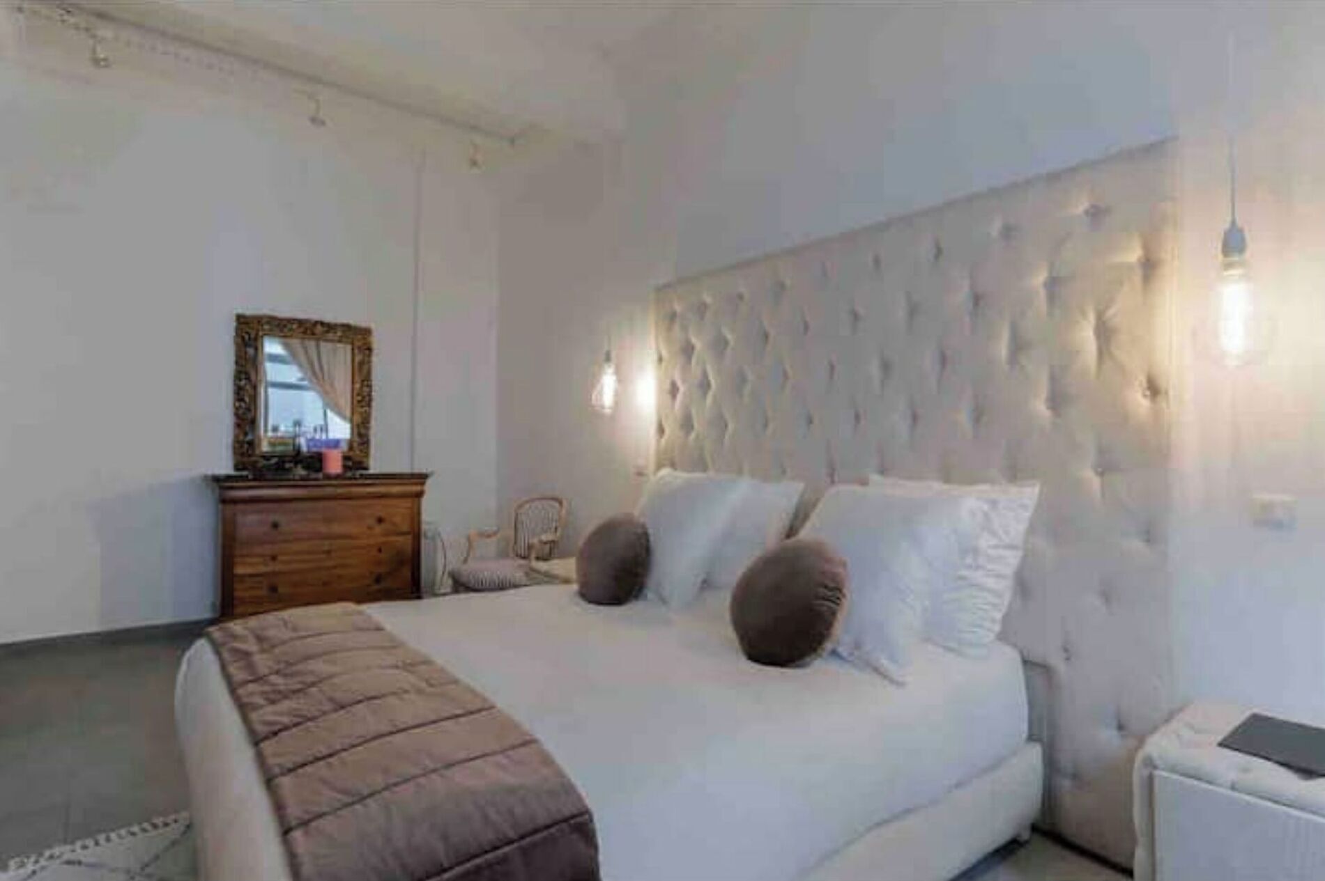 1 slaapkamer, een strijkplank/strijkijzer, wifi, beddengoed