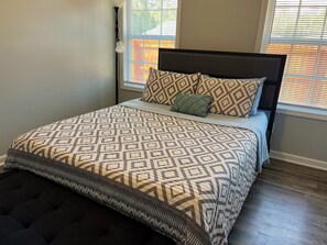 3 bedrooms, WiFi, bed sheets - The Garden Getaway near SHAW AFB
(Sumter)