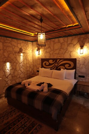 Egyptian cotton sheets, premium bedding, down duvets - Stone Owl Hotel (Nevsehir)