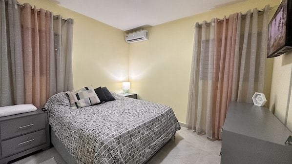 3 habitaciones, escritorio, tabla de planchar con plancha y wifi gratis 