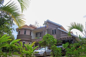 Exterior - Luxuries Beach Resort in Entebbe 10 minutes away from International Airport (Entebbe)