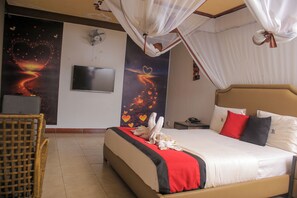 7 bedrooms, iron/ironing board, WiFi, bed sheets - Luxuries Beach Resort in Entebbe 10 minutes away from International Airport (Entebbe)