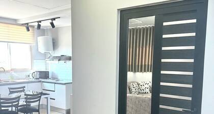 Luxury Rooftop WiFi, AC, BBQ