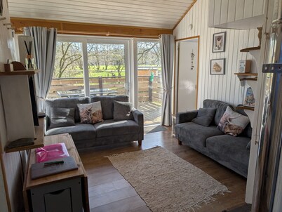Cruachan is a charming cabin, in peaceful, woodland location by babbling burn.