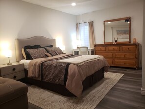 2 bedrooms, desk, iron/ironing board, WiFi