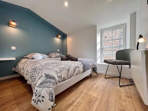 4 slaapkamers, een bureau, een strijkplank/strijkijzer, gratis wifi