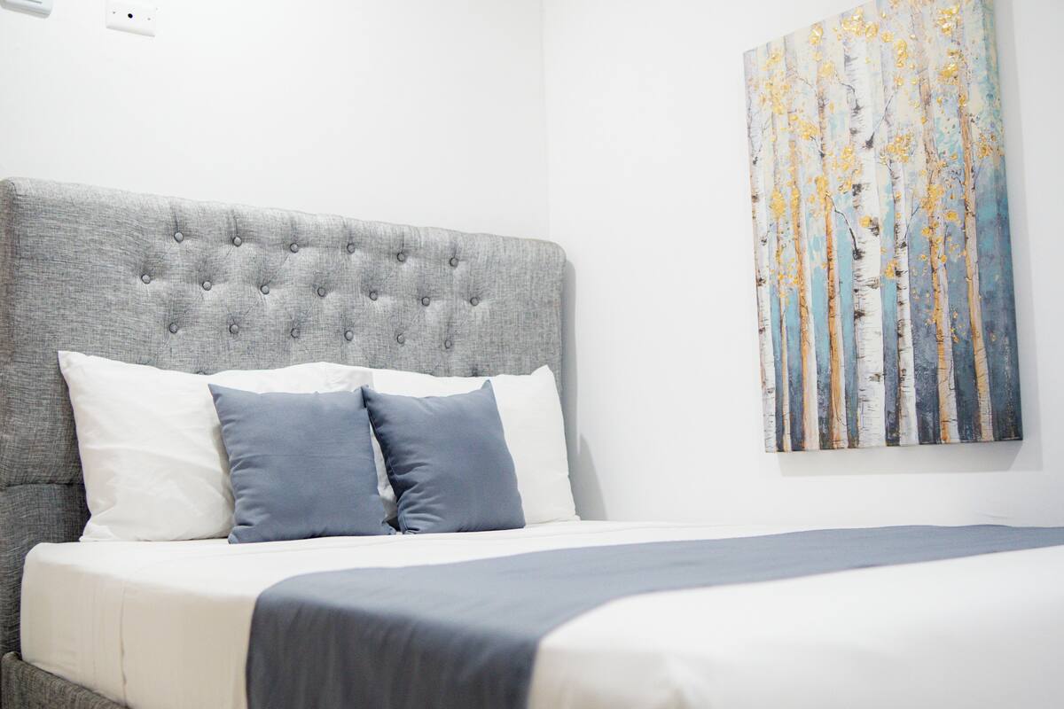 Family Apartment | Dihias secara berasingan, dilengkapkan perabot secara berasingan, meja