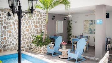 حمّام سباحة خارجي