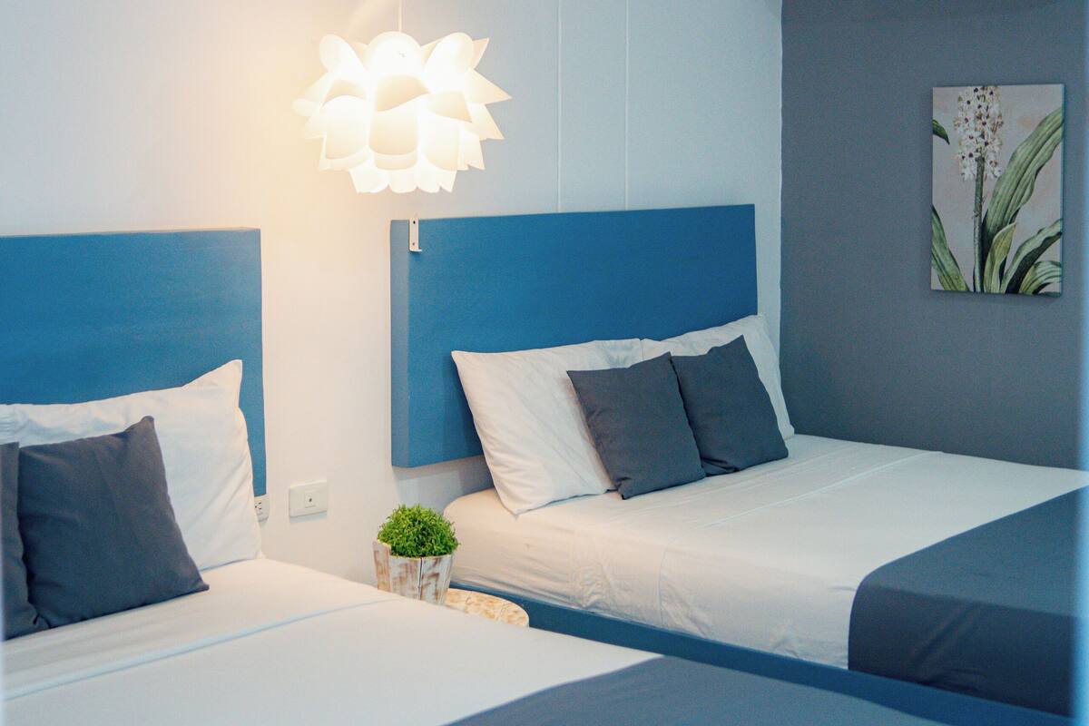 Dihias secara berasingan, dilengkapkan perabot secara berasingan, meja