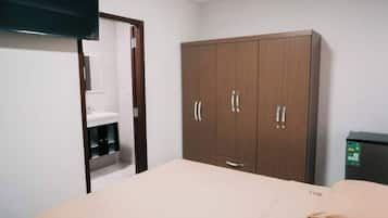 4 Schlafzimmer, Schreibtisch, Bügeleisen/Bügelbrett, kostenloses WLAN