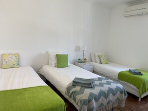 2 habitaciones, tabla de planchar con plancha, wifi y ropa de cama 