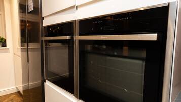 Luxury House | Private kitchen | Fridge, microwave