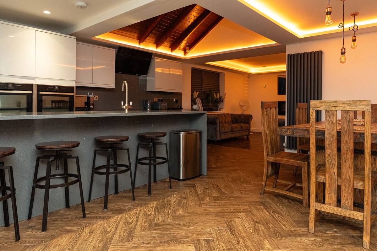 Luxury House | In-room dining