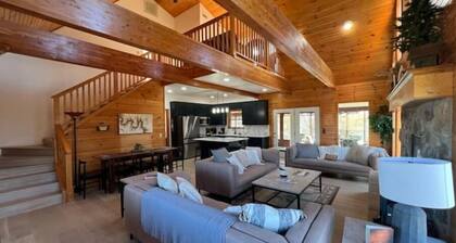 LakeFront - 15’ Theater Screen - Kayaks - 4Acres -FirePit