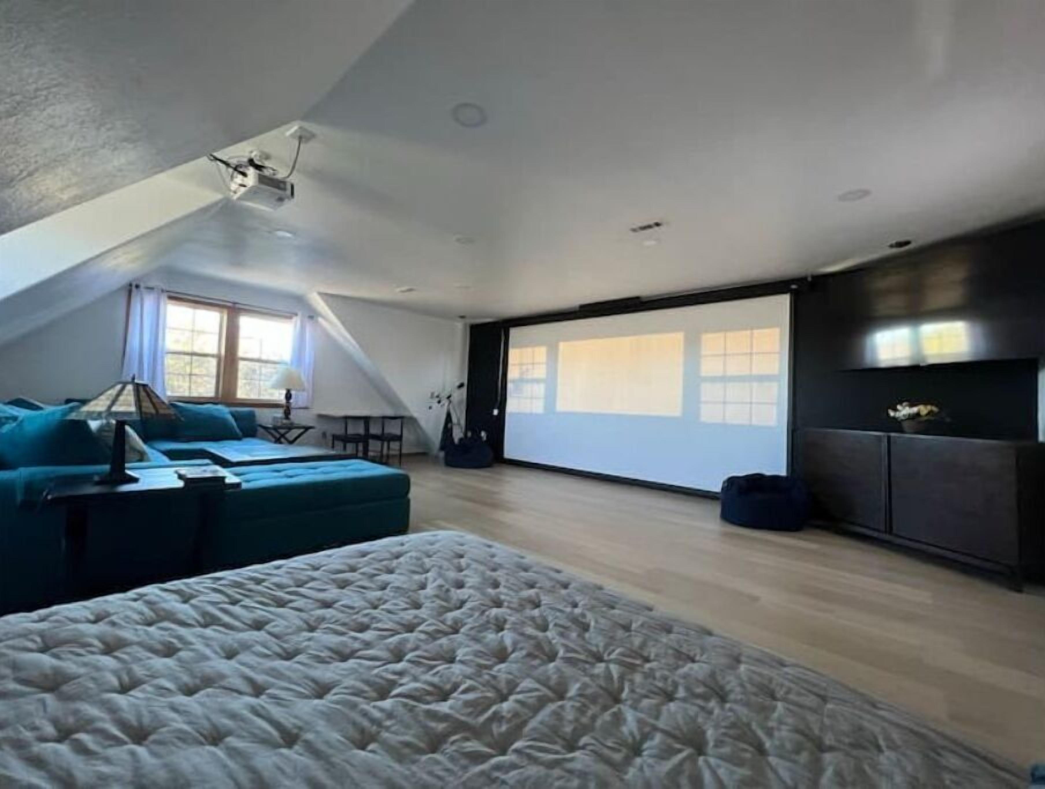 5 bedrooms, WiFi, bed sheets