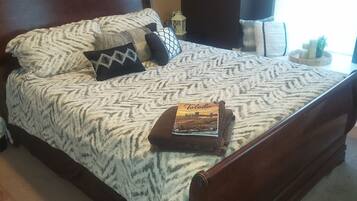 4 slaapkamers, een strijkplank/strijkijzer, wifi