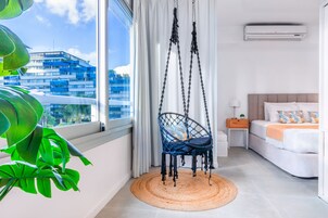 Apartment | Zimmersafe, Schreibtisch, laptopgeeigneter Arbeitsplatz