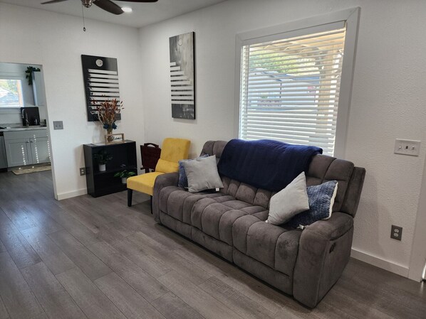 Smart TV, books - Fishermen & Hunter's Paradise, Pet Friendly. Close to boat launches
 (Rufus)