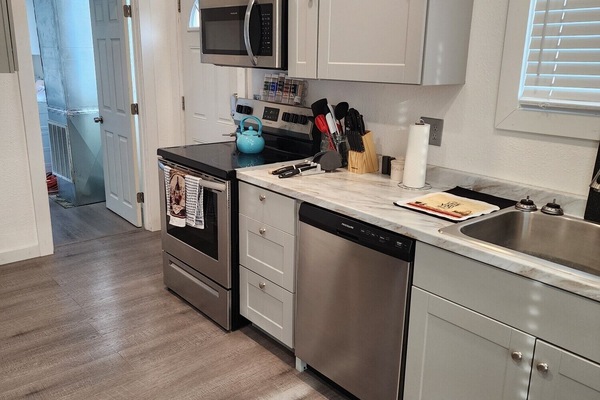 Refrigerador, microondas, horno, placa de cocina