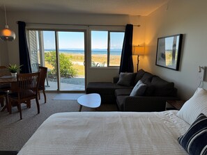 Smart TV, fireplace, DVD player