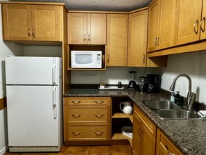 Fridge, microwave, oven, stovetop - Beachfront King Bed Studio Suite (Qualicum Beach)