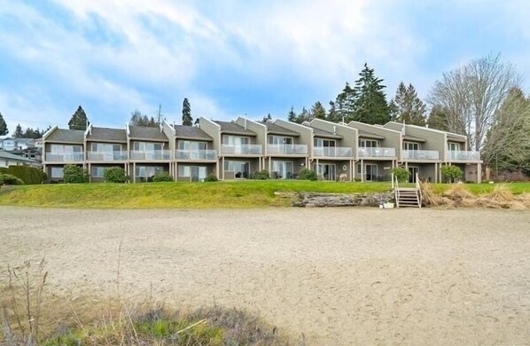 Exterior - Beachfront King Bed Studio Suite (Qualicum Beach)