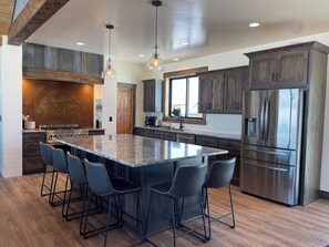 Fridge, microwave, oven, stovetop - Stunning view of the Tetons - Tetonia Base Camp (Tetonia)