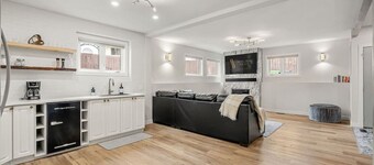 The Lioness | Sauna | Steam Shower | Jacuzzi Bath