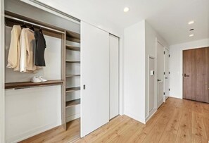 Interior - Level Spacious one bedroom suite with king bed, walk-in closet, full kitchen. (Chicago)