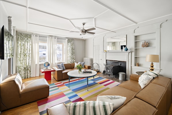 Living area - The Brooks Motel (Hillsdale)