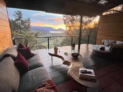 Mi Refugio Nordico, Cabaña en lo Alto de una Colina con Vista al Lago