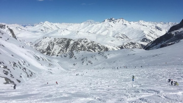 A snowy mountain landscape with a clear sky. - Hotel Au Bon Accueil (Les Deux Alpes)