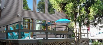 Walk to the beach from this cozy birder cottage! 3beds, 2ba