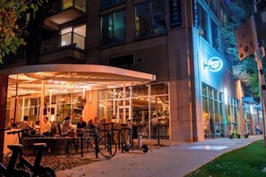 Outdoor dining - Elegant Dtwn Gem Next To 6th St (Austin)