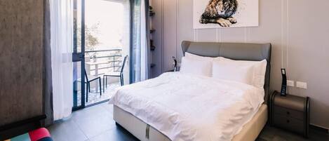 Minibar, iron/ironing board, free WiFi, bed sheets