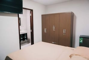 2 bedrooms, internet, bed sheets