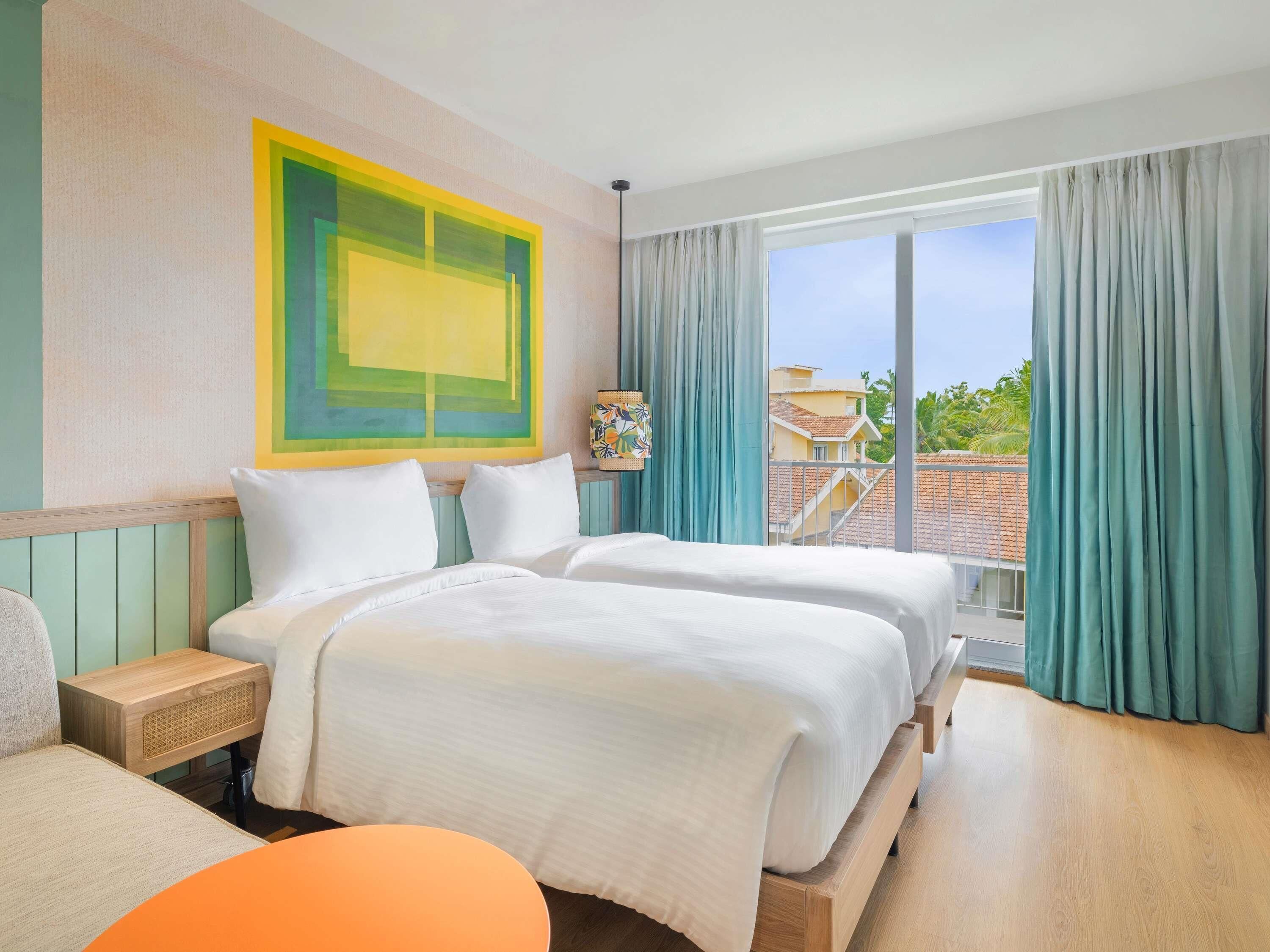 Premier Room, 2 Single Beds, Pool View