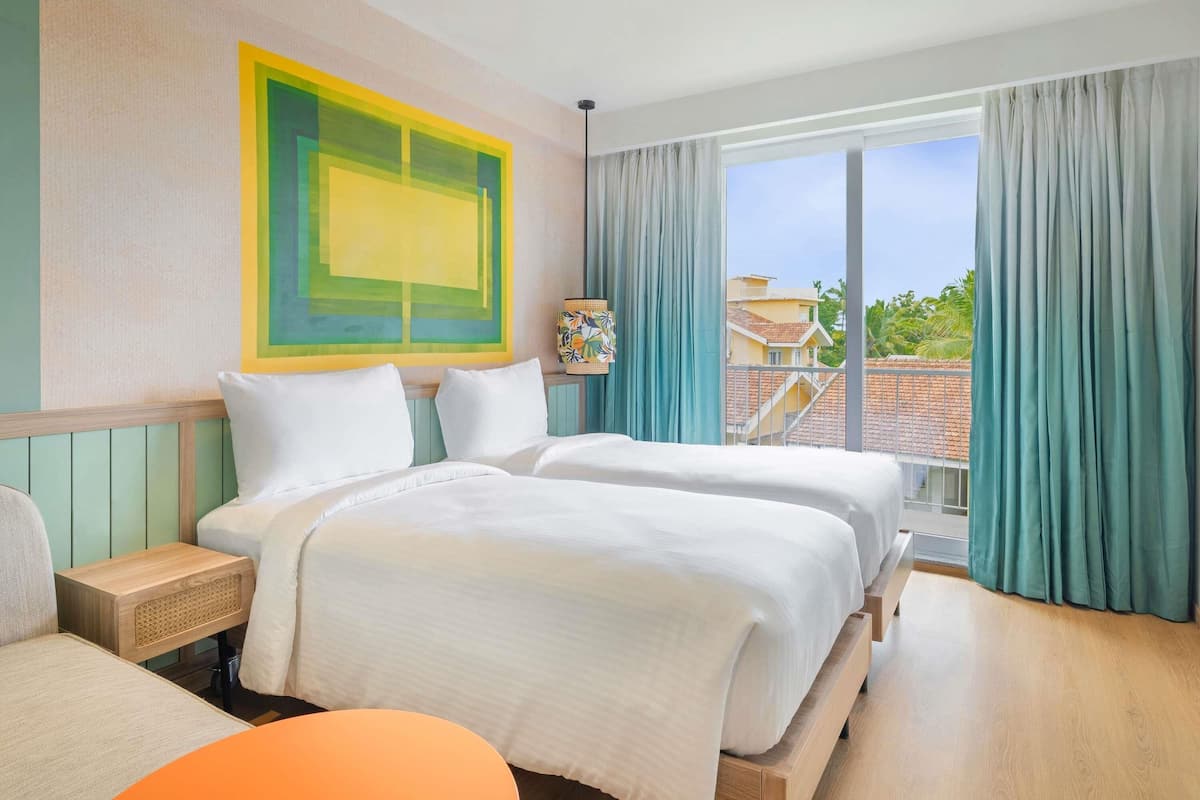 Premier Room, 2 Single Beds, Pool View