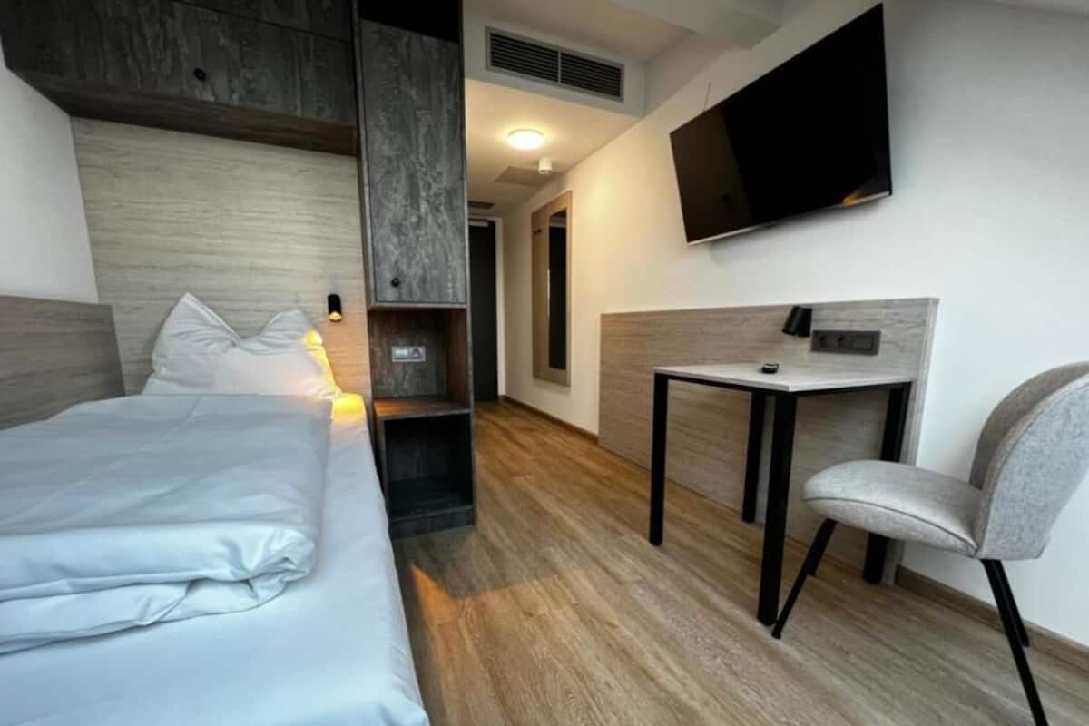 Studio Apartment without Kitchen | 1 habitación, insonorización, wifi gratis y ropa de cama
