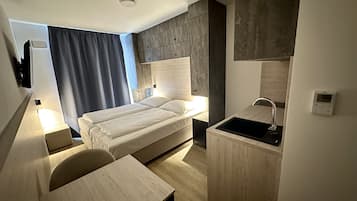Studio Apartment with Kitchen | Soundproofing, free WiFi, bed sheets