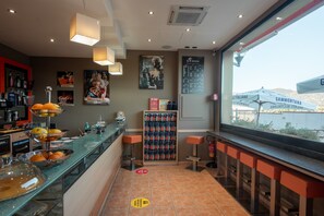 Departamento, 2 habitaciones, balcón | Restaurantes